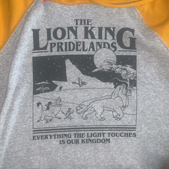 NWT Disney The Lion King Pridelands yellow & gray sweatshirt/hoodie size large - Picture 2 of 4